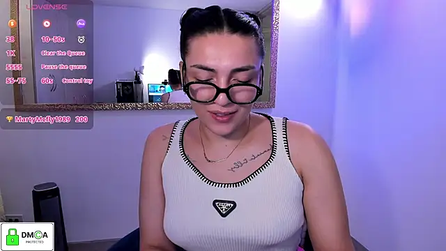 Snapshot of EricaVanderhill chatting on 22, 5, 2026 EricaVanderhill online show from 22, 5, 2026