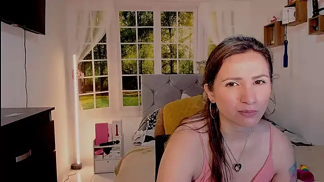 Snapshot of vanessabrown_ chatting on 5, 7, 2026 vanessabrown online show from 5, 7, 2026