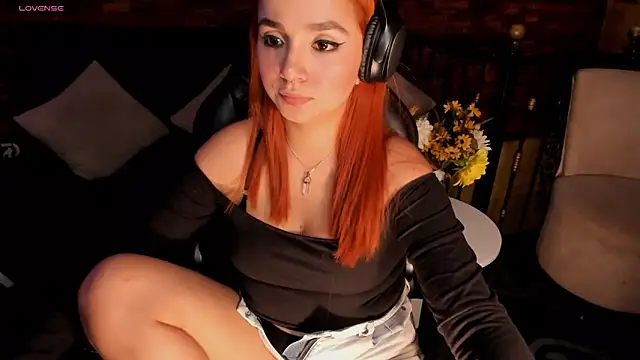 Snapshot of GiaBrooksX chatting on 7, 11, 2025 GiaBrooksX online show from 7, 11, 2025