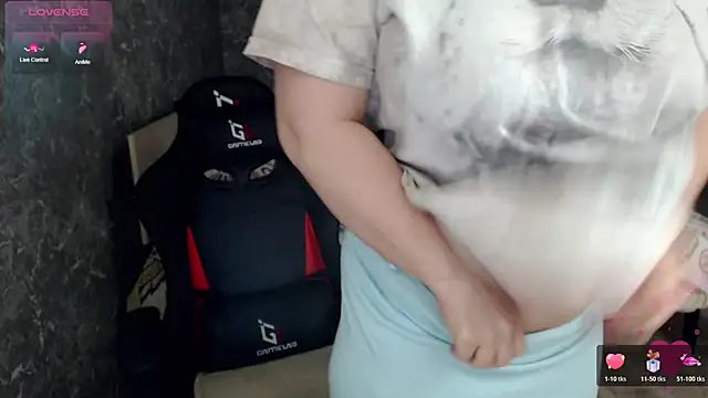 Snapshot of Korolek12 chatting on 1, 4, 2026 Korolek12 online show from 1, 4, 2026