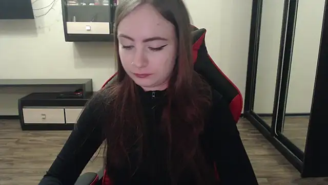 Laralianna online show from 1, 3, 2025