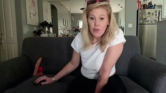 Snapshot of Lexi_Shocker chatting on 23, 11, 2025 Lexi Shocker online show from 23, 11, 2025