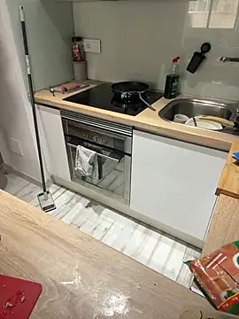 sweeti Em online show from 2, 2, 2025