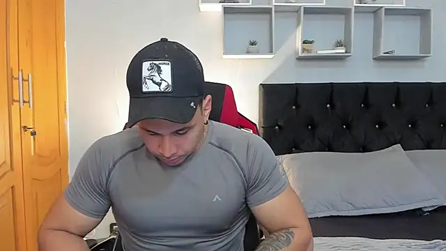 tyler hank01 online show from 13, 4, 2026