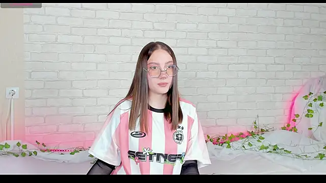 LinaKenny online show from 12, 11, 2025