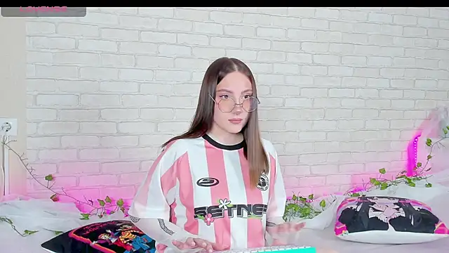 LinaKenny online show from 26, 11, 2025