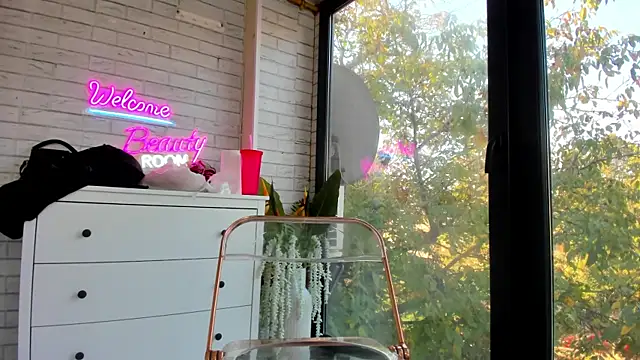 Snapshot of Britney_Charm_ chatting on 22, 10, 2025 Britney Charm online show from 22, 10, 2025