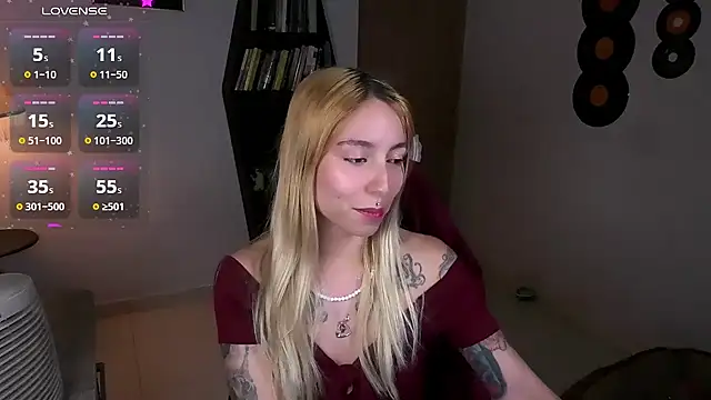 Snapshot of Saucy_Jenn chatting on 25, 10, 2025 Saucy Jenn online show from 25, 10, 2025