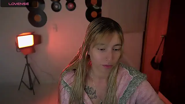 Saucy Jenn online show from 16, 4, 2026