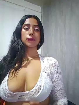 Snapshot of Valentinne_z chatting on 1, 2, 2025 Valentinne z online show from 1, 2, 2025