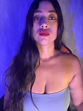 Snapshot of Valentinne_z chatting on 13, 2, 2026 Valentinne z online show from 13, 2, 2026