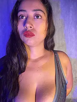 Snapshot of Valentinne_z chatting on 1, 3, 2026 Valentinne z online show from 1, 3, 2026