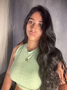 Snapshot of Valentinne_z chatting on 29, 3, 2026 Valentinne z online show from 29, 3, 2026