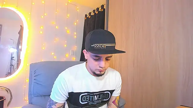 Snapshot of alejandro_calderon1 chatting on 20, 12, 2024 alejandro calderon1 online show from 20, 12, 2024