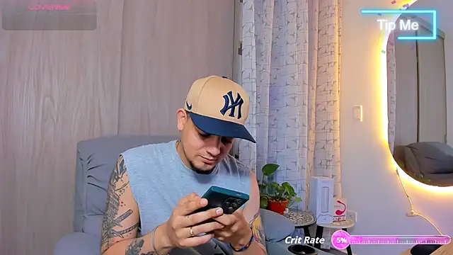 Snapshot of alejandro_calderon1 chatting on 11, 10, 2025 alejandro calderon1 online show from 11, 10, 2025