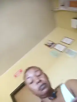 Snapshot of Candylious87 chatting on 21, 4, 2026 Candylious87 online show from 21, 4, 2026