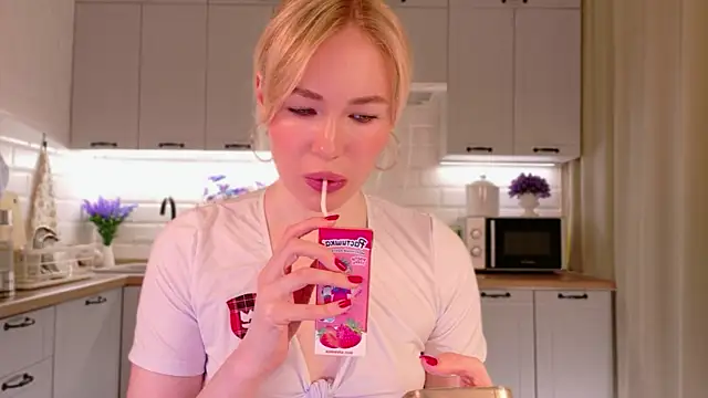 Snapshot of Veronika_Mitchel chatting on 19, 11, 2025 Veronika Mitchel online show from 19, 11, 2025