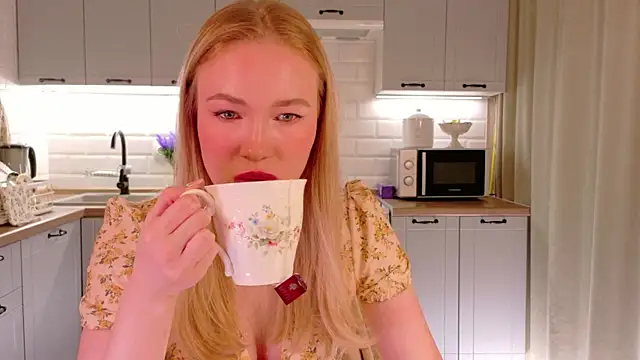 Snapshot of Veronika_Mitchel chatting on 7, 4, 2026 Veronika Mitchel online show from 7, 4, 2026