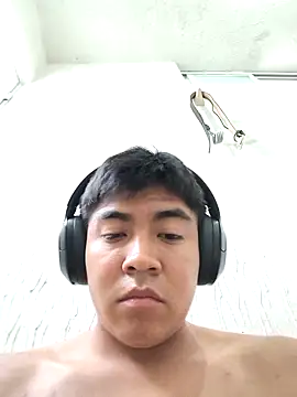 Snapshot of maximuslp chatting on 20, 4, 2026 maximuslp online show from 20, 4, 2026