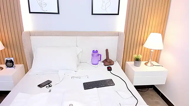 Snapshot of bounce_katty chatting on 4, 3, 2026 bounce katty online show from 4, 3, 2026