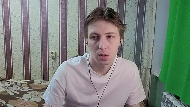 Snapshot of darienlarge chatting on 7, 5, 2026 darienlarge online show from 7, 5, 2026