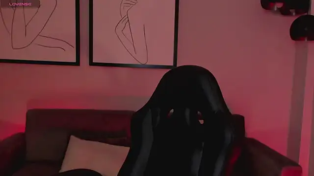 ErikaBenz  online show from 19, 2, 2025