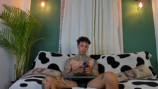 Snapshot of Aron_ford chatting on 8, 3, 2026 Aron ford online show from 8, 3, 2026