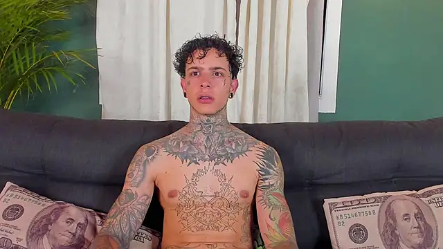 Snapshot of Aron_ford chatting on 5, 4, 2026 Aron ford online show from 5, 4, 2026