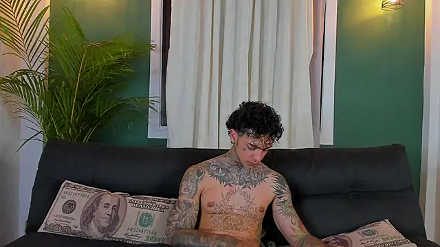 Snapshot of Aron_ford chatting on 7, 4, 2026 Aron ford online show from 7, 4, 2026