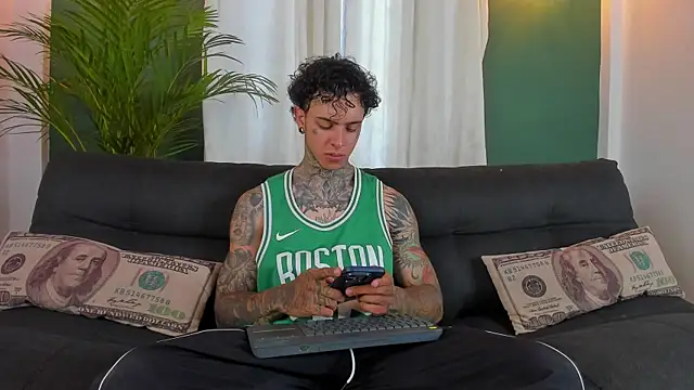 Snapshot of Aron_ford chatting on 21, 4, 2026 Aron ford online show from 21, 4, 2026