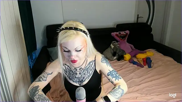 HelenGoat online show from 3, 11, 2025