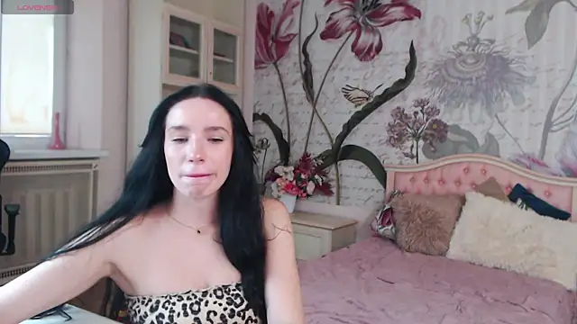 AliciaBow online show from 8, 10, 2025