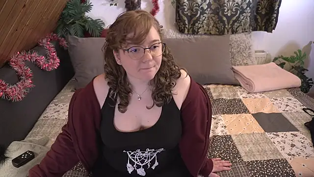 Snapshot of TessaWinter chatting on 13, 12, 2024 TessaWinter online show from 13, 12, 2024