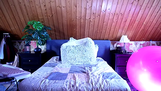 Snapshot of TessaWinter chatting on 20, 9, 2025 TessaWinter online show from 20, 9, 2025