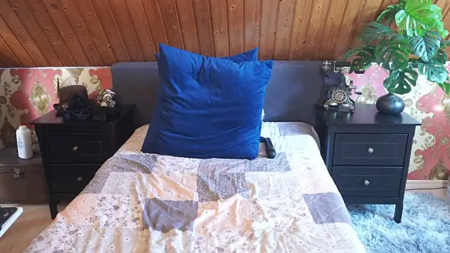 Snapshot of TessaWinter chatting on 2, 4, 2026 TessaWinter online show from 2, 4, 2026