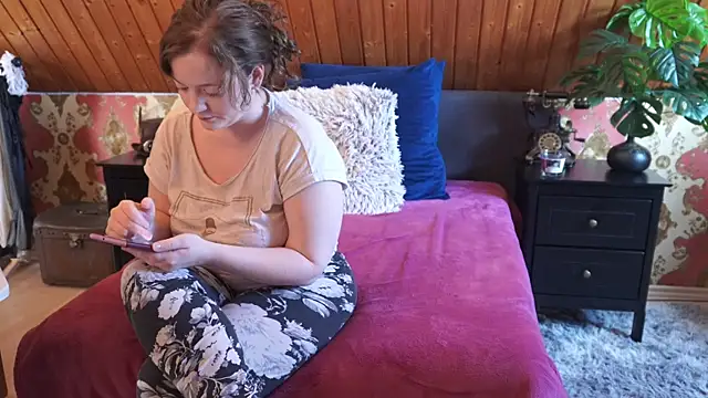 Snapshot of TessaWinter chatting on 15, 4, 2026 TessaWinter online show from 15, 4, 2026