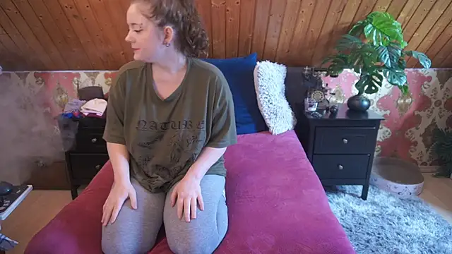 Snapshot of TessaWinter chatting on 21, 4, 2026 TessaWinter online show from 21, 4, 2026