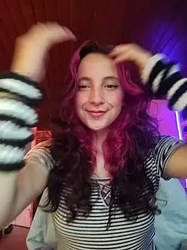  Laary online show from 28, 10, 2025