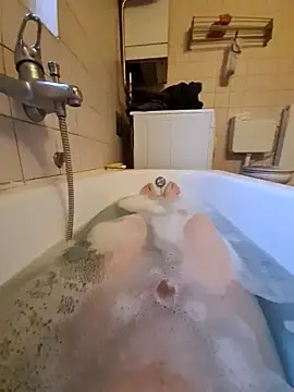 Snapshot of toeloverlive chatting on 16, 12, 2024 toeloverlive online show from 16, 12, 2024