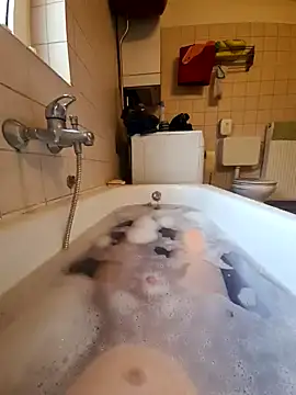 Snapshot of toeloverlive chatting on 23, 1, 2025 toeloverlive online show from 23, 1, 2025