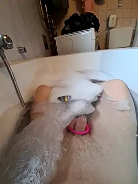 Snapshot of toeloverlive chatting on 9, 10, 2025 toeloverlive online show from 9, 10, 2025