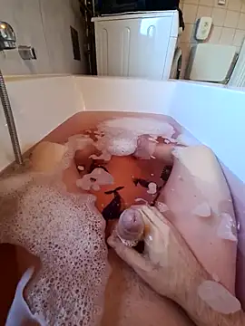 Snapshot of toeloverlive chatting on 10, 11, 2025 toeloverlive online show from 10, 11, 2025