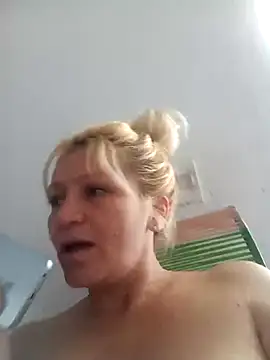 Snapshot of Nicolle_Milf chatting on 3, 3, 2025 Nicolle Milf online show from 3, 3, 2025