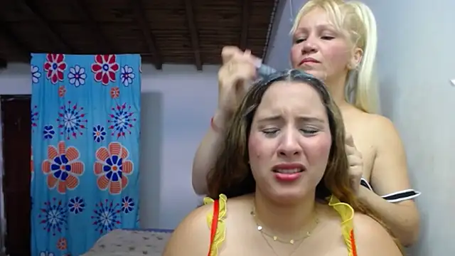 Snapshot of Nicolle_Milf chatting on 9, 9, 2025 Nicolle Milf online show from 9, 9, 2025