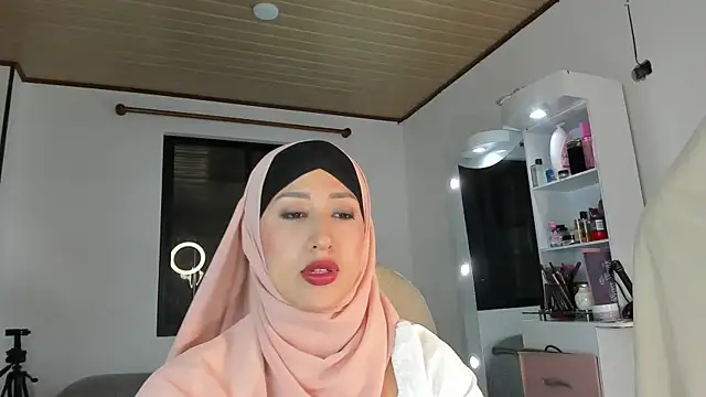 adila anich online show from 31, 10, 2025