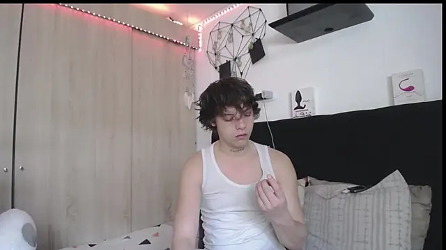 Santiago kiler online show from 18, 4, 2026