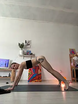 LeyaJohnson online show from 16, 6, 2026
