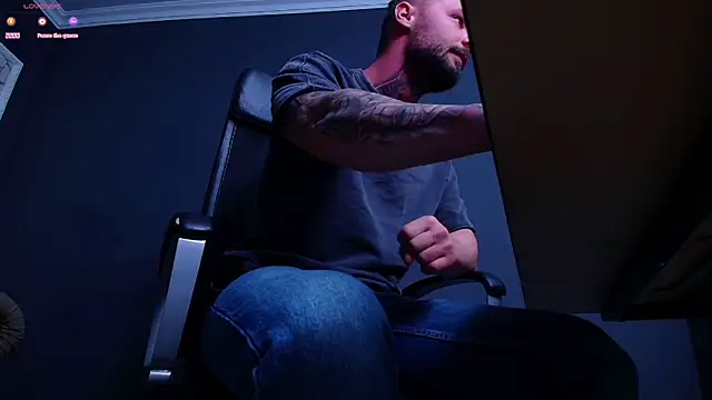 Snapshot of BrianHunts chatting on 28, 10, 2025 BrianHunts online show from 28, 10, 2025