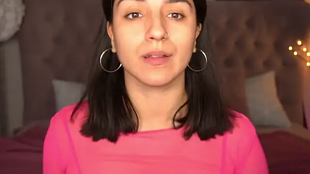 Daphne Moss online show from 5, 1, 2025