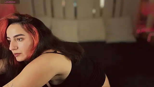 Daphne Moss online show from 16, 11, 2025